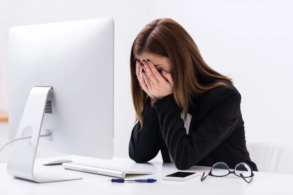 Cara Menangani Tangisan di Tempat Kerja